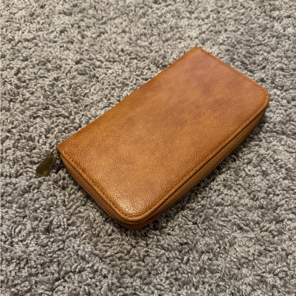 New w/o tags Thirty One brand wallet